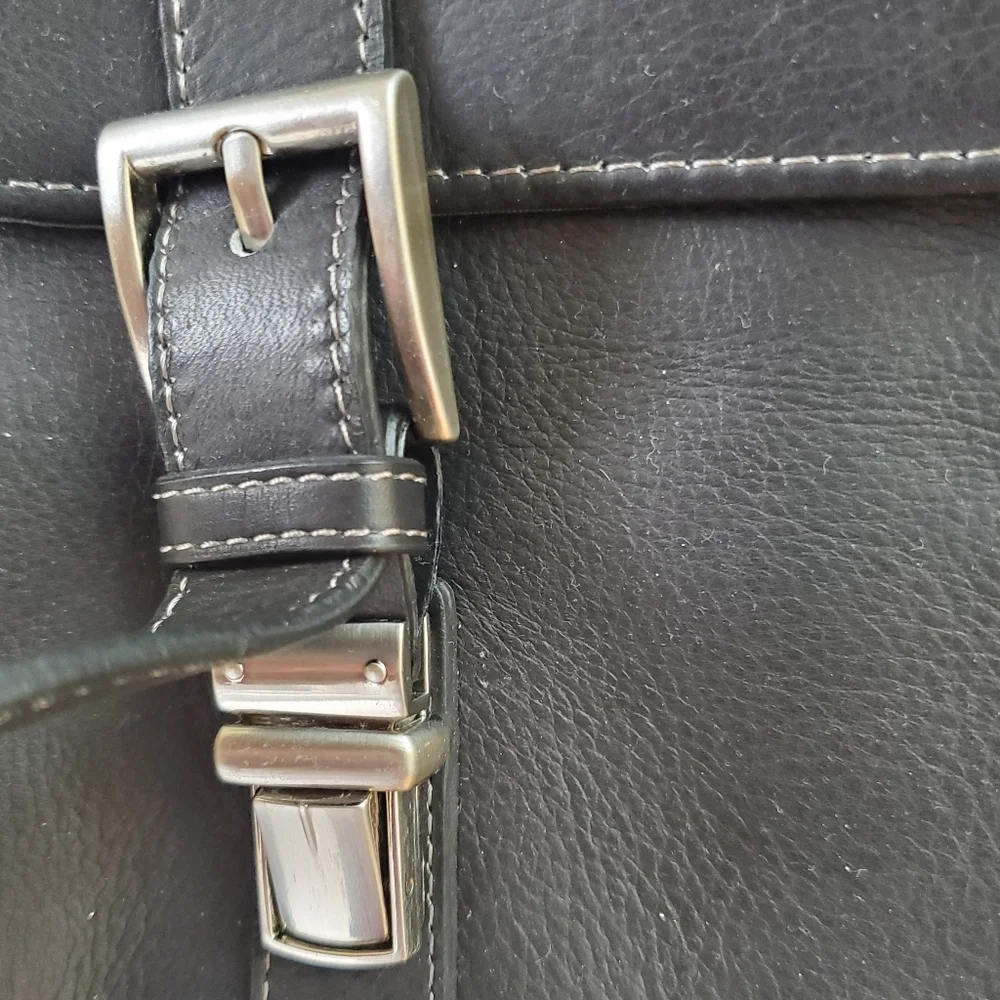 Like New Kenneth Cole Reaction Colombian Leather Flapover Laptop Bag - Brown